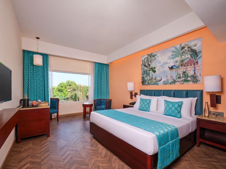 Double hotel room in Kenya with queen bed